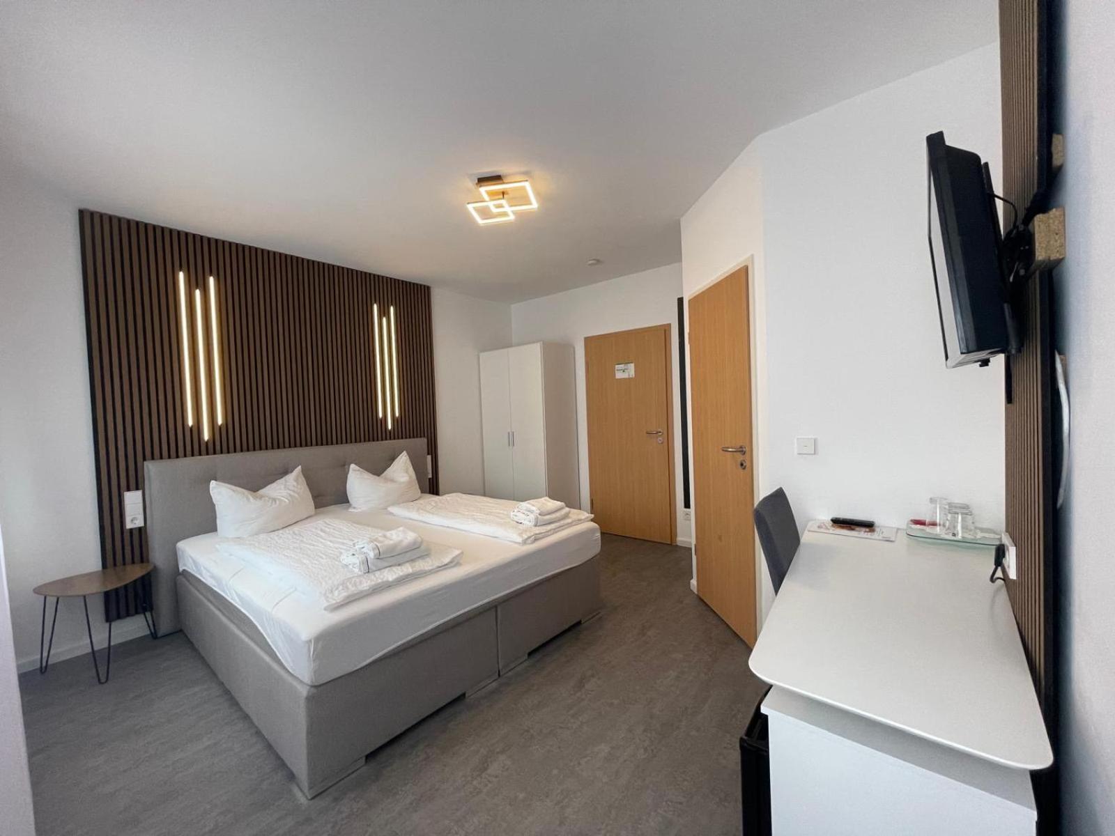 Hotel Loewen 쿠슈터딘겐 외부 사진