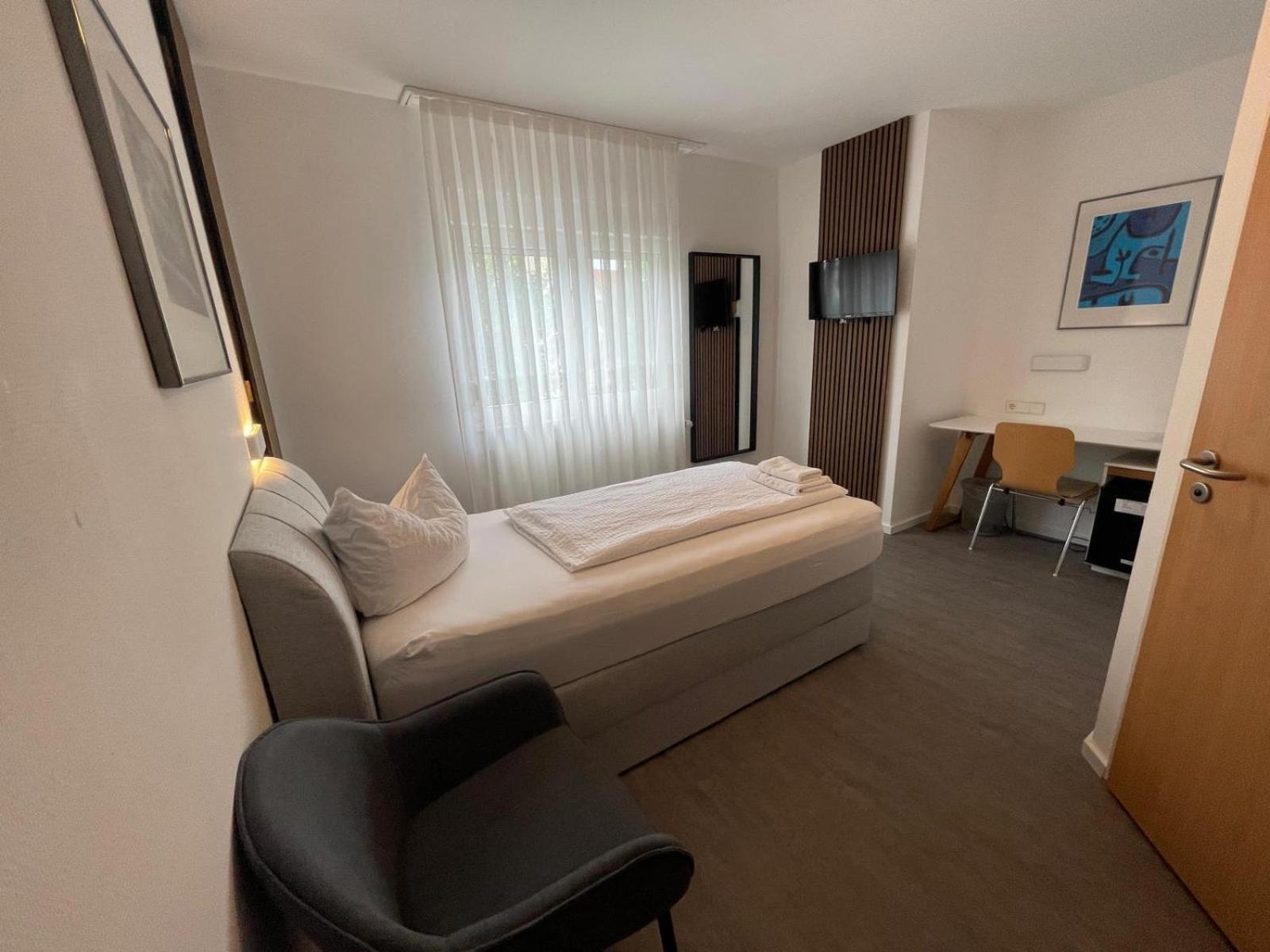 Hotel Loewen 쿠슈터딘겐 외부 사진