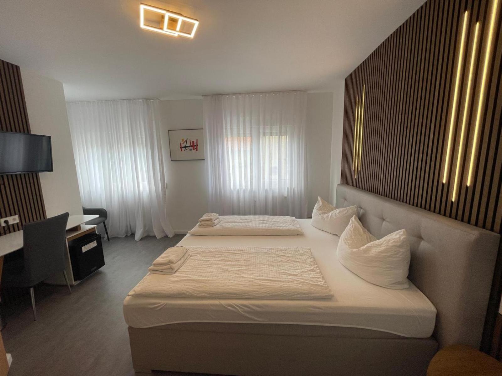 Hotel Loewen 쿠슈터딘겐 외부 사진